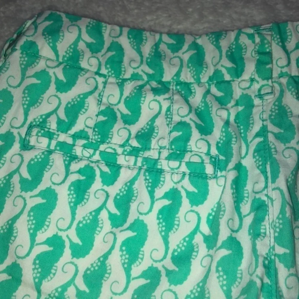 Old Navy Seahorse Print Shorts Size 4‎ Green White